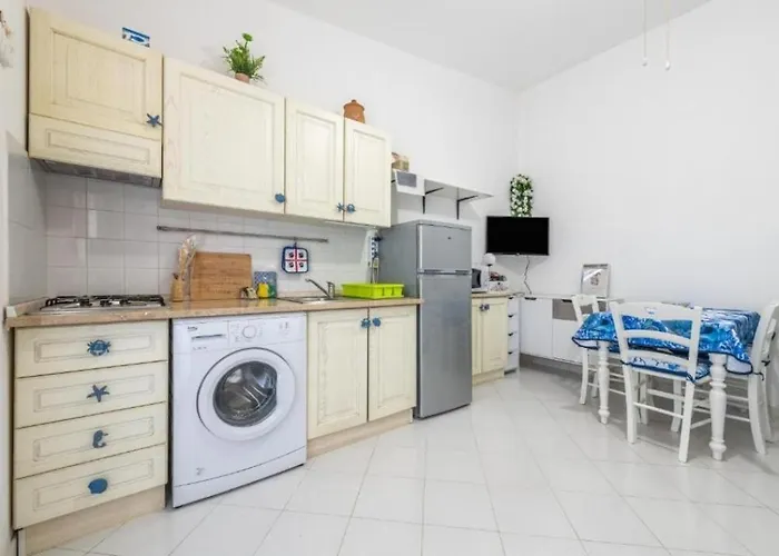 Sea Breeze Apartment *